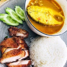 ข้าวแกงส้มปลากะพง+ไก่ทอด