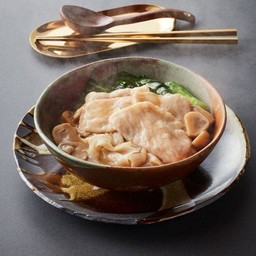 ก๋วยเตี๋ยวราดหน้า หมู หรือ เนื้อ