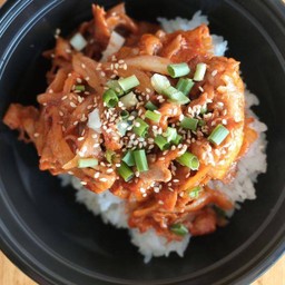 ข้าวหน้าหมูผัดซอสโคชูจัง