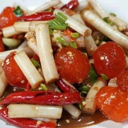 ยำไหลบัวไข่แดงเค็ม