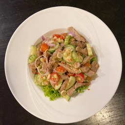 6.ยำสลัดเนื้อโคขุนย่าง