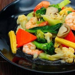 ผัดผักรวมมิตรใส่กุ้ง (เป็นกับข้าว)