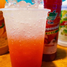 สตรอว์เบอร์รี่โซดา