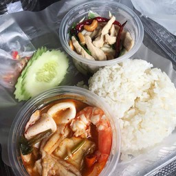 ต้มยำทะเล+ผัดเม็ดมะม่วงหิมพานต์ไก่