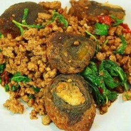 กระเพราหมูสับ+ไข่เยี่ยวม้า