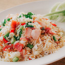 ข้าวผัดปลาเค็มเบคอน