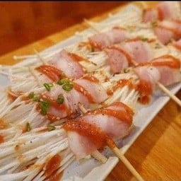 เบคอนพันเห็ดเข็มทอง