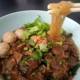 ก๋วยเตี๋ยวหมูตุ๋น