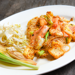 ผัดหมี่ตำลึงทอง