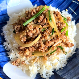 หมูสับผัดน้ำมันหอยราดข้าว