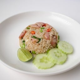 ข้าวผัดพริกขี้หนูเบค่อน