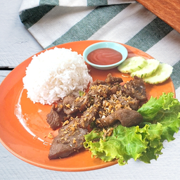 ข้าวเนื้อทอดกระเทียม