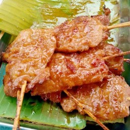 ร้านหมูปิ้งหลังรามซอยรื่นรมย์ (ต้นไม้ทองคำ)