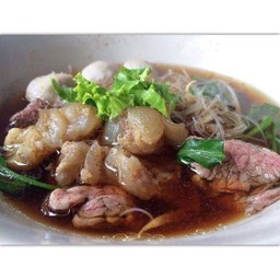 ก๋วยเตี๋ยวเนื้อตุ๋น (4 อย่างขึ้นไป)