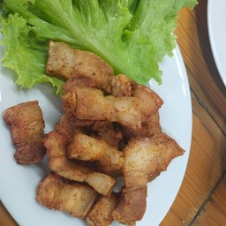 หมูสามชัั้นทอดน้ำปลา