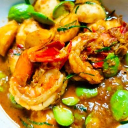 ผัดเครื่องแกงสตอกุ้ง