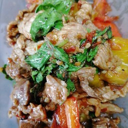 ไก่ผัดน้ำพริกเผาราดข้าว