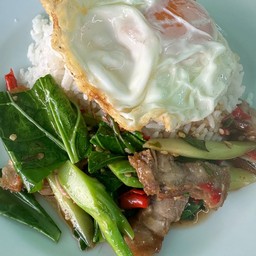 ข้าวราดผัดคะน้า