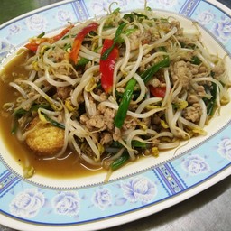 ผัดถั่วงอกหมูสับราดเต้าหู้