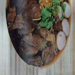 ก๋วยเตี๋ยวเนื้อตุ๋น-หมูตุ๋น ร้านเรือสมุย