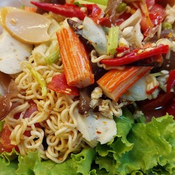 ยำบะหมี่กึ่งสำเร็จรูป