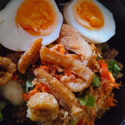 เส้นให้แห้งต้มยำไข่ชิ้นใส่กุ้งแห้งหอมๆรวมหมูเด็ดๆ
