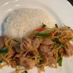 ผัดขิงราดข้าว