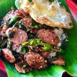 ข้าวกะเพราแหนม