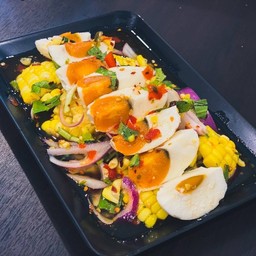 ยำข้าวโพดไข่เค็ม