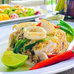 ข้าวผัดไข่เค็มทะเล