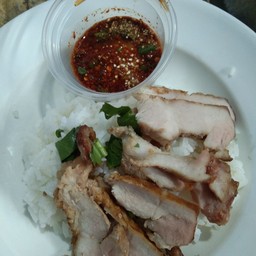 ข้าวหมูอบน้ำจิ้มแจ่ว
