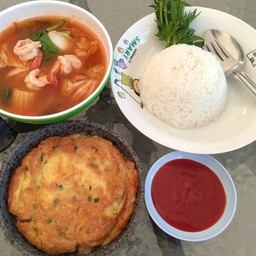 ข้าวชุดแกงส้มกุ้งไข่เจียว