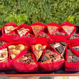 บราวนี่สามเหลี่ยมยกชิ้น 15 บ.