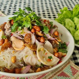 ยำวุ้นเส้นรวมมิตรทะเล