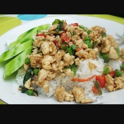 ข้าวผัดกระเพราไก่