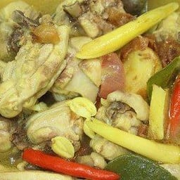 ไก่ต้มขมิ้น