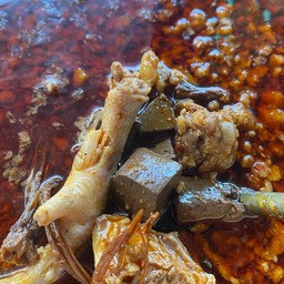 เอาแต่น้ำ น้ำเงี้ยวพิเศษตีนไก่และผักสด