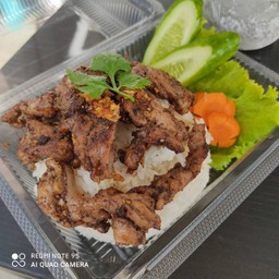 ข้าวหมูกระเทียม