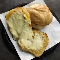 ขนมปังกระเทียมชีส