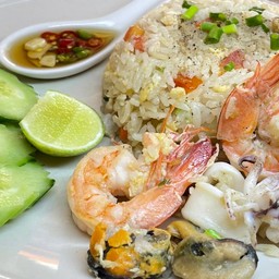 ข้าวผัดรวมทะเลเดือด