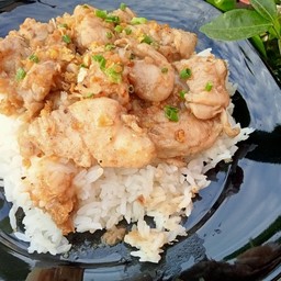 ข้าวหน้าไก่กระเทียม