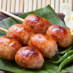 ไส้กรอกหมูเปรี้ยว 1 ชุด ( 3 ไม้ )