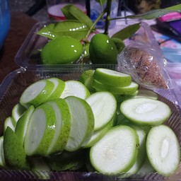 มะม่วงเบา พร้อมพริกเกลือ