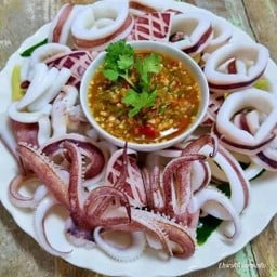 ลวกจิ้มปลาหมึก