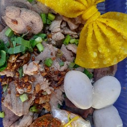 ลวกจิ้ม..หมู ตับ ลูกชิ้น ค่ะ