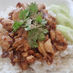 ไก่กระเทียมพริกไทย