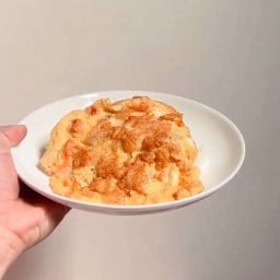 ข้าวผัดกะเพราแม่นุ๊กกับแซนวิชไส้ทะลัก