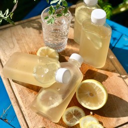 น้ำมะนาวผสมน้ำผึ้ง