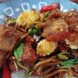 ผัดฉ่าหมูกรอบราดข้าว