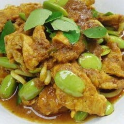 ผัดเผ็ดหมูใส่หน่อเหรียง